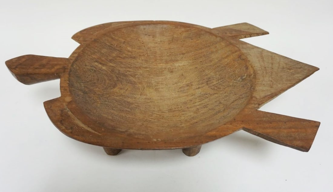FIJI WOOD CARVED KAVA BOWL: FIJI WOOD CARVED KAVA BOWL TURTLE SHAPED, APPROXIMATELY 21 IN X 13 IN X 6 IN HIGH