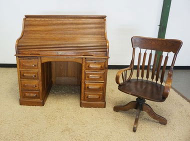 DIMINUATIVE ROLL TOP DESK