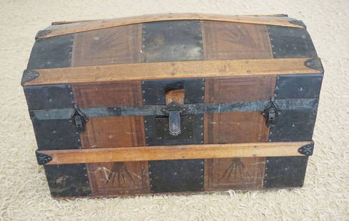 ANTIQUE WOOD & LEATHER TRUNK: ANTIQUE WOOD AND LEATHER DOME TOP TRUNK, APPROXIMATELY 30 IN X 17 IN X 20 IN H