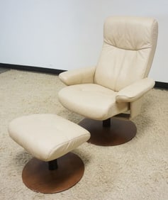 PALLISER LEATHER RECLINER AND FOOT STOOL