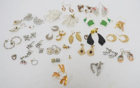 ASSORTED LADIES EARRINGS