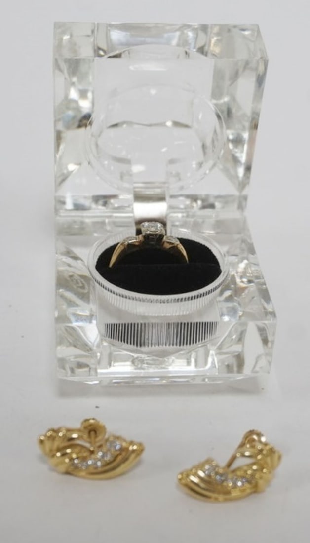 LADIES DIAMOND RING AND EARRINGS: LADIES DIAMOND RING, 1.45 DWT WITH STONES, DIAMOND EARRINGS 3.83 DWT, DIAMONDS UNTESTED