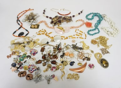 ASSORTED COSTUME JEWELRY