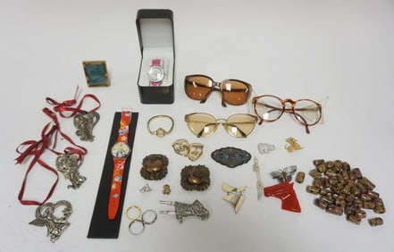 ASSORTED COSTUME JEWELRY