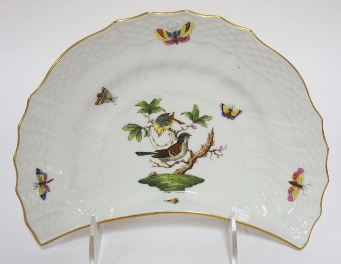 HEREND ROTHSCHILD CRESENT SHAPED DISH: HEREND ROTHSCHILD CRESENT SHAPED DISH, APPROXIMATELY 8 1/2 IN X 6 IN