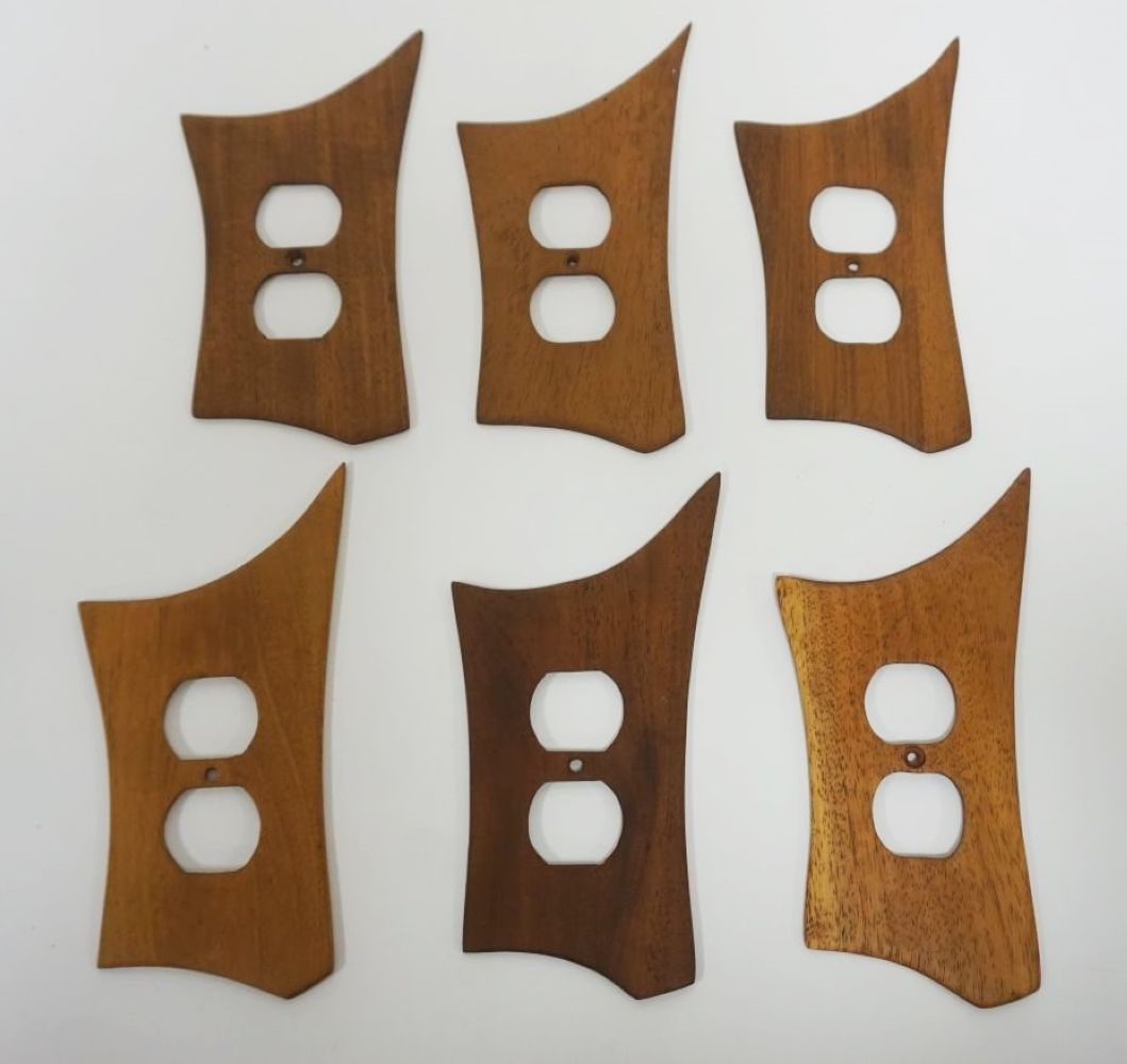 6 VINTAGE UNUSUAL MCM WALL SOCKETS PLATE COVERS: 6 VINTAGE UNUSUAL MIDCENTURY MODERN STREAMLINE TEAK DUPLEY WALL SOCKETS PLATE COVERS, EACH APPROXIMATELY 8 IN X 3 1/4 IN