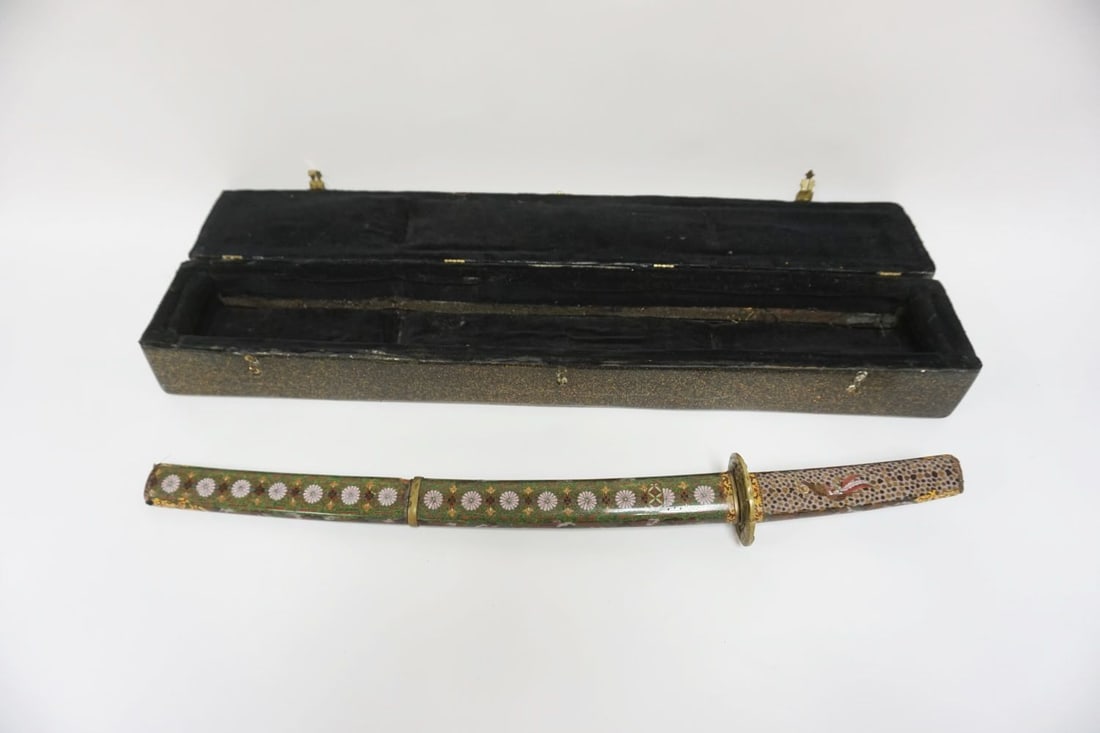 SAMURAI SWORD: SAMURAI SWORD W/CLOISONNE HANDLE & SHEATH, APPROXIMATELY 26 IN LONG