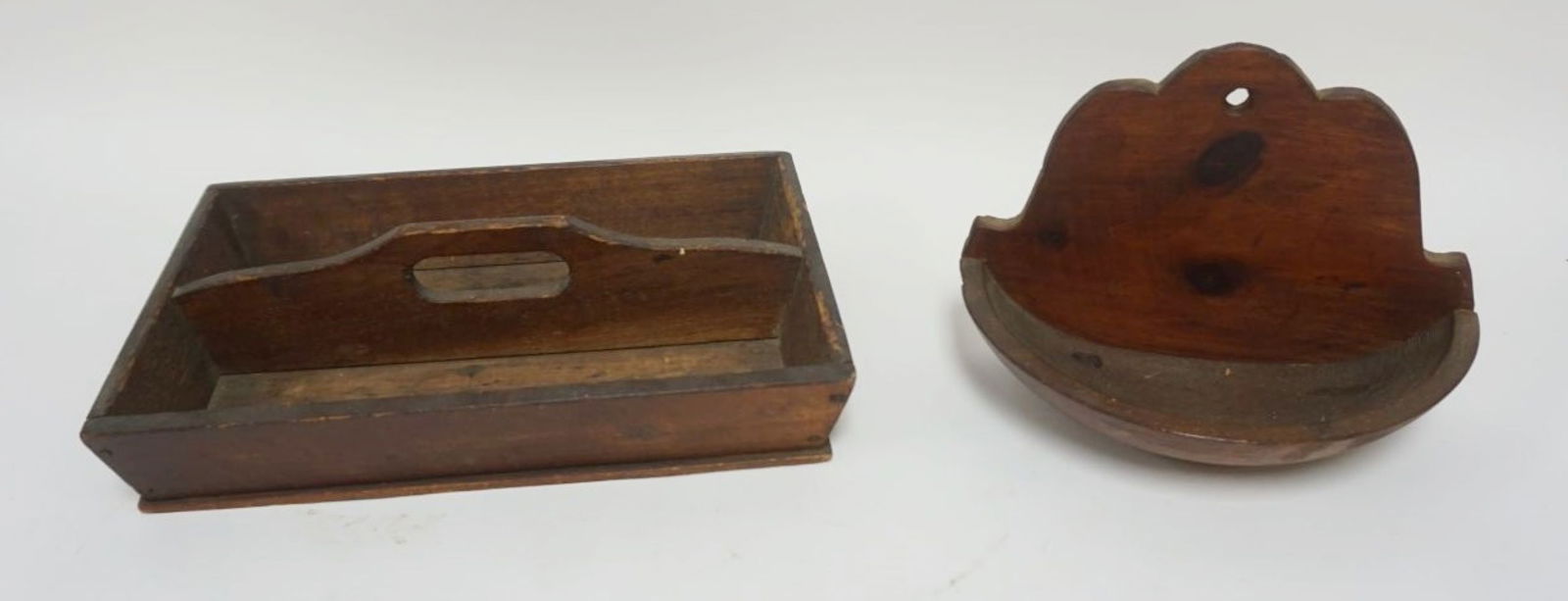 PRIMITIVE WOOD KNIFE BOX & HANGING SHELF: PRIMITIVE WOOD KNIFE BOX & HANGING SHELF, LARGEST PIECE APPROXIMATELY 12 IN X 8 IN X 5 IN HIGH