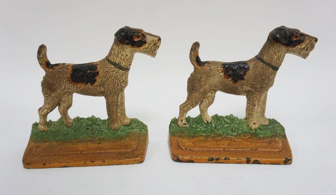 CAST IRON SCOTTIE DOG BOOKENDS: CAST IRON SCOTTIE DOG BOOKENDS, APPROXIMATELY 6 IN X 3 IN X 6 IN HIGH