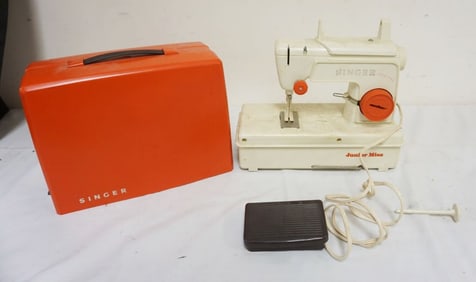 SINGER *JUNIOR MISS* SEWING MACHINE