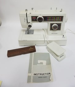 DRESS MAKERS SEWING MACHINE