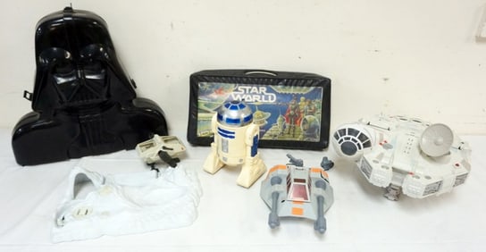STAR WARS ASSORTED TOYS AND CASES