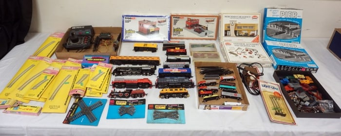 ASSORTED TRAINS AND ACCESSORIES