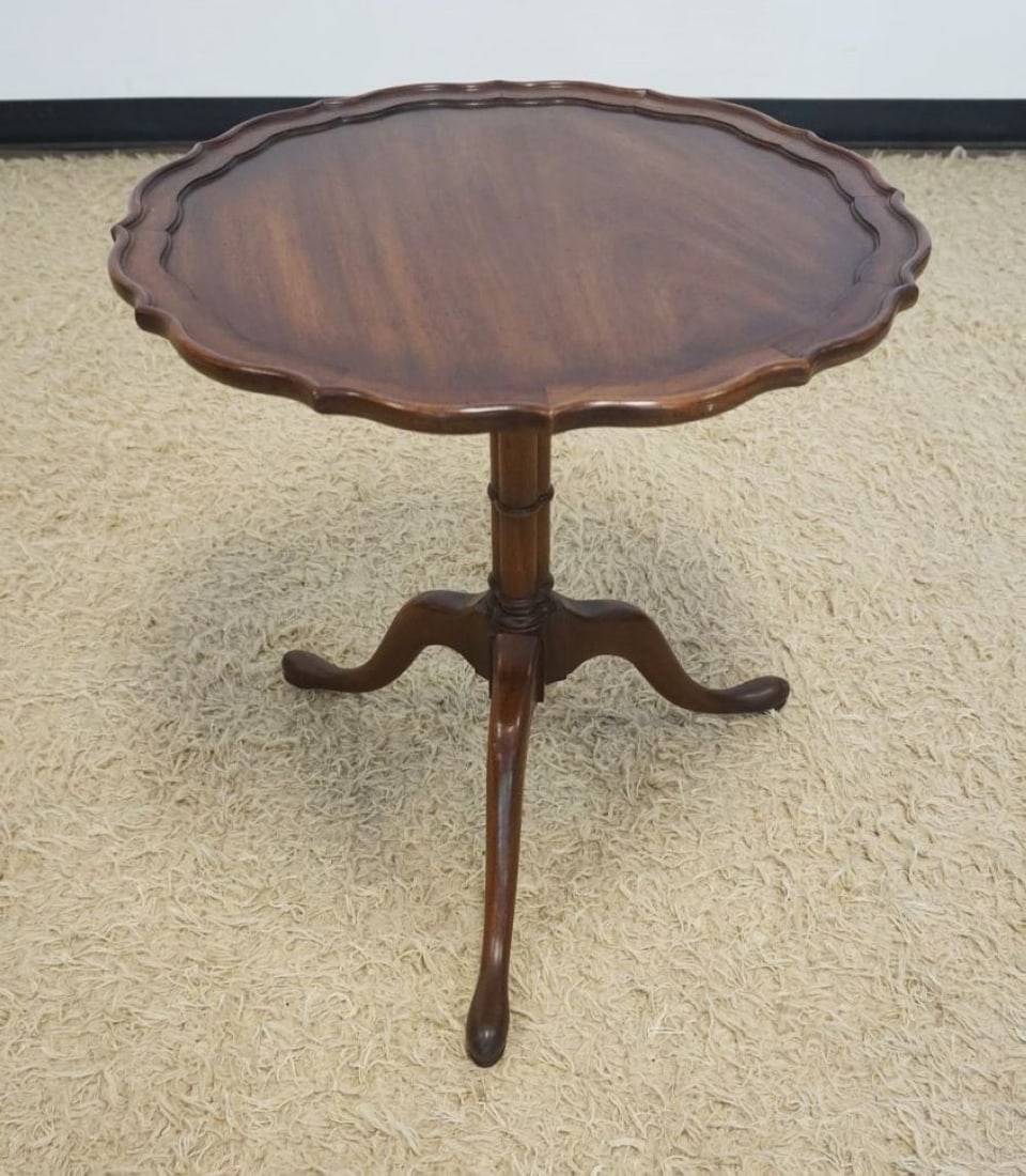 DREXEL HERITAGE PIE CRUST TABLE: DREXEL HERITAGE MAHOGANY PIE CRUST TABLE, APPROXIMATELY 24 IN X 25 IN H