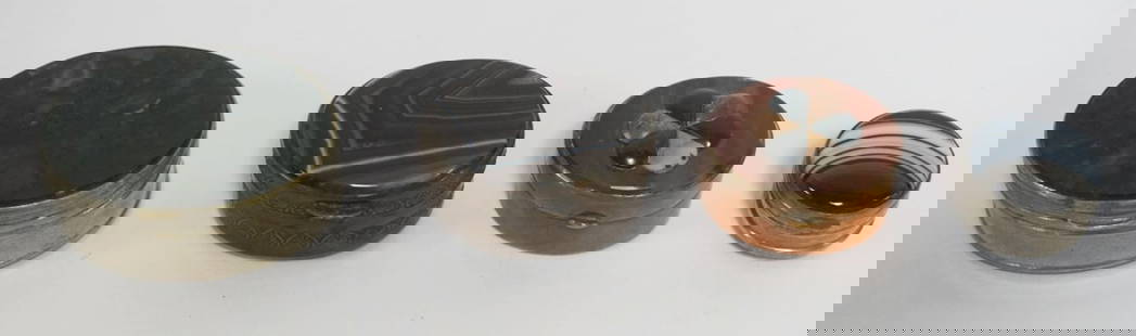 GROUP OF 4 ASSORTED AGATE HINGED BOXES: GROUP OF 4 ASSORTED AGATE HINGED BOXES, LARGEST APPROXIMATELY 2 IN X 1 3/4 IN