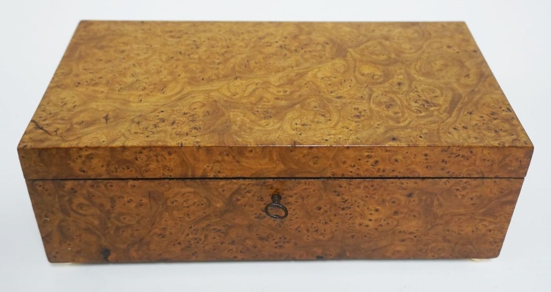 ANTIQUE BURLWOOD LADY'S GLOVE BOX: ANTIQUE BURLWOOD LADY'S GLOVE BOX W/KEY, APPROXIMATELY 11 IN X 6 IN X 4 IN HIGH