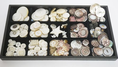 NICE LARGE ASSORTMENT OF MOP BUTTONS