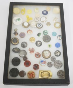 GROUP OF ASSORTED ANTIQUE BUTTONS