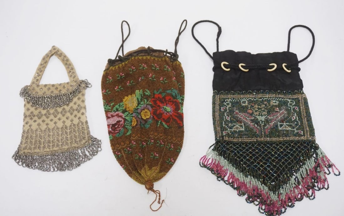 3 LADY'S EVENING BEADED BAGS (1 of 7)