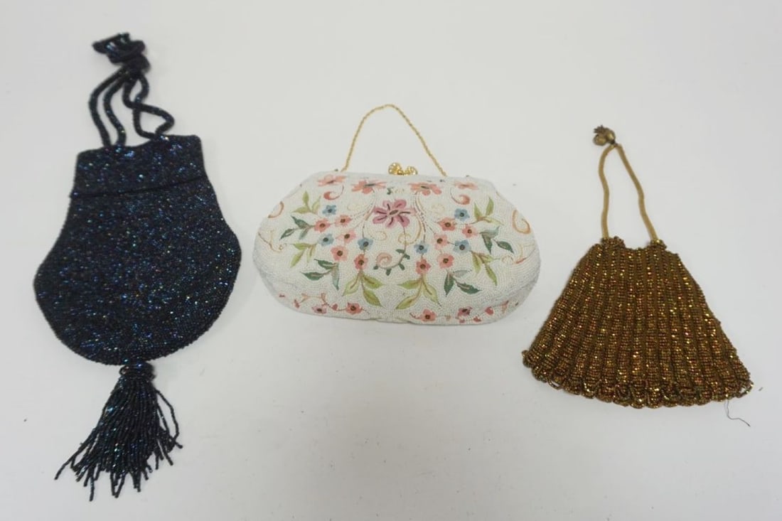 3 LADY'S EVENING BEADED BAGS (1 of 6)