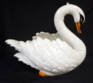 LARGE ITALIAN CERAMIC SWAN