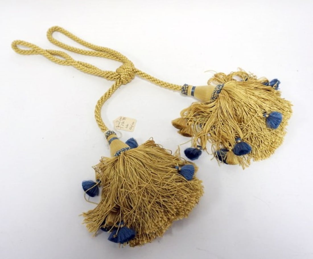 SCALAMANDRE SILK  TIE BACK (1 of 3)