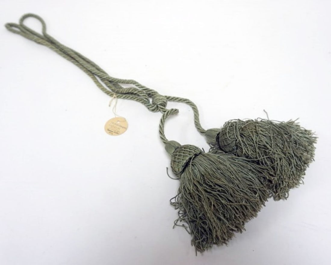 SCALAMANDRE SILK  TIE BACK (1 of 3)