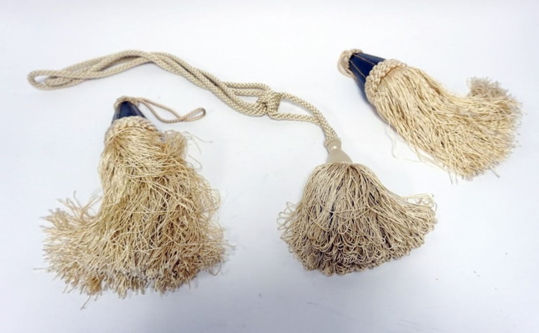 SCALAMANDRE SILK  TIE BACK (1 of 2)