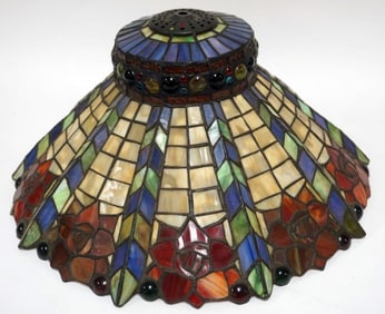 TIFFANY STYLE STAIN GLASS SHADE