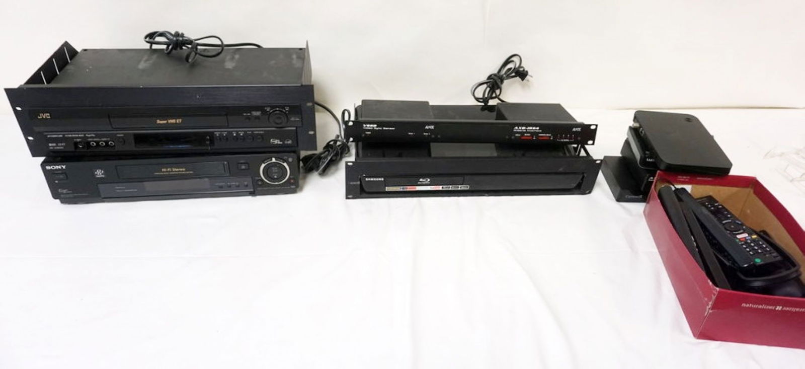 VHS PLAYERS, REMOTE POWER ACCESSORIES (1 of 3)