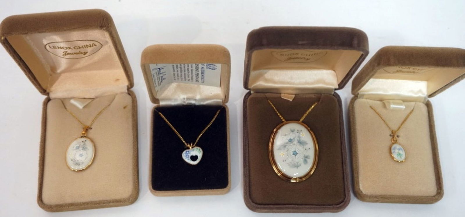 LENOX CHINA JEWELRY: LENOX CHINA JEWELRY INCLUDING 4 NECKLACES, 14K GOLD FILLED
