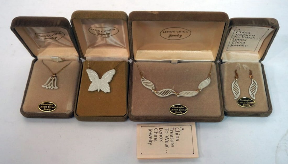 LENOX CHINA JEWELRY: LENOX CHINA JEWELRY INCLUDING 3 NECKLACES AND EARRINGS, 14K GOLD FILLED