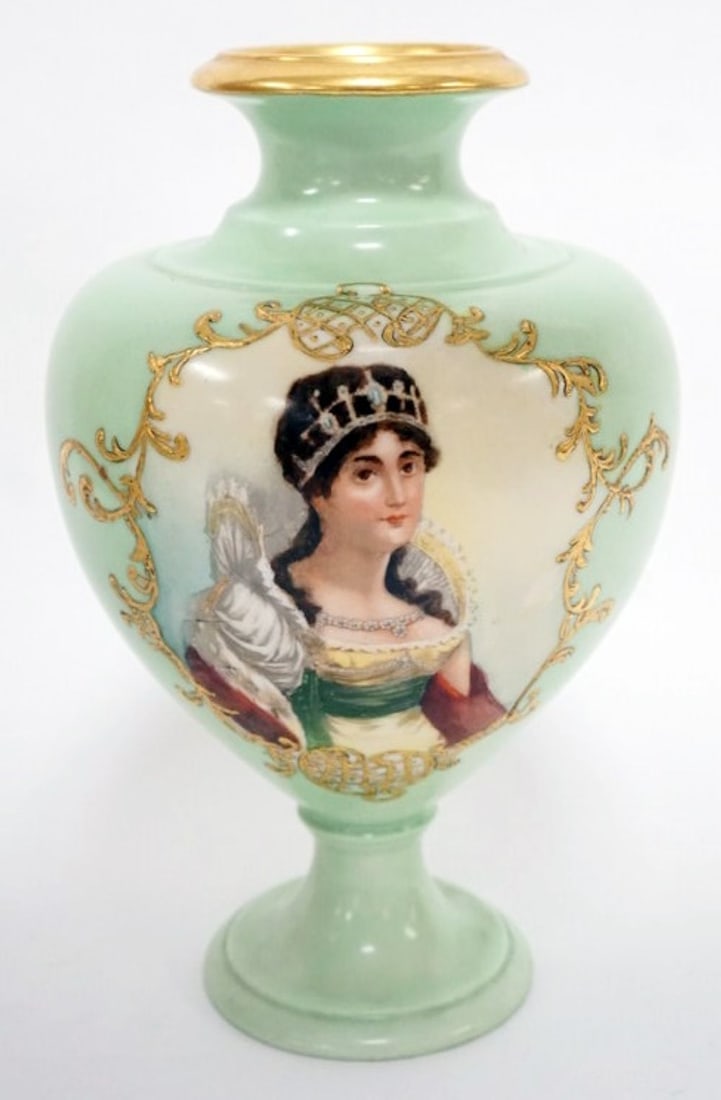 AMERICAN BELLEEK VASE: AMERICAN BELLEEK CERAMIC ART COMPANY VASE, APPROXIMATELY 9 3/8 IN