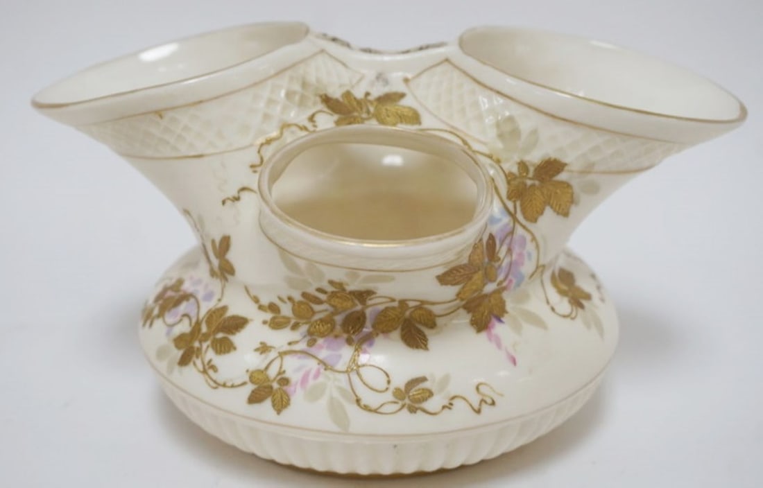 AMERICAN BELLEEK VASE: AMERICAN BELLEEK CERAMIC ART COMPANY VASE, APPROXIMATELY 8 IN X 7 IN X 5 IN H