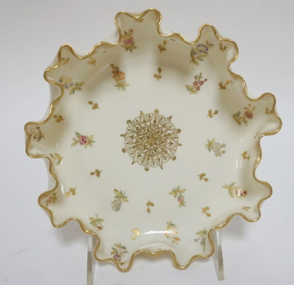 WILLETS BELLEEK BOWL: WILLETS BELLEEK SCALLOPED EDGE BOWL, APPROXIMATELY 7 IN X 2 IN H