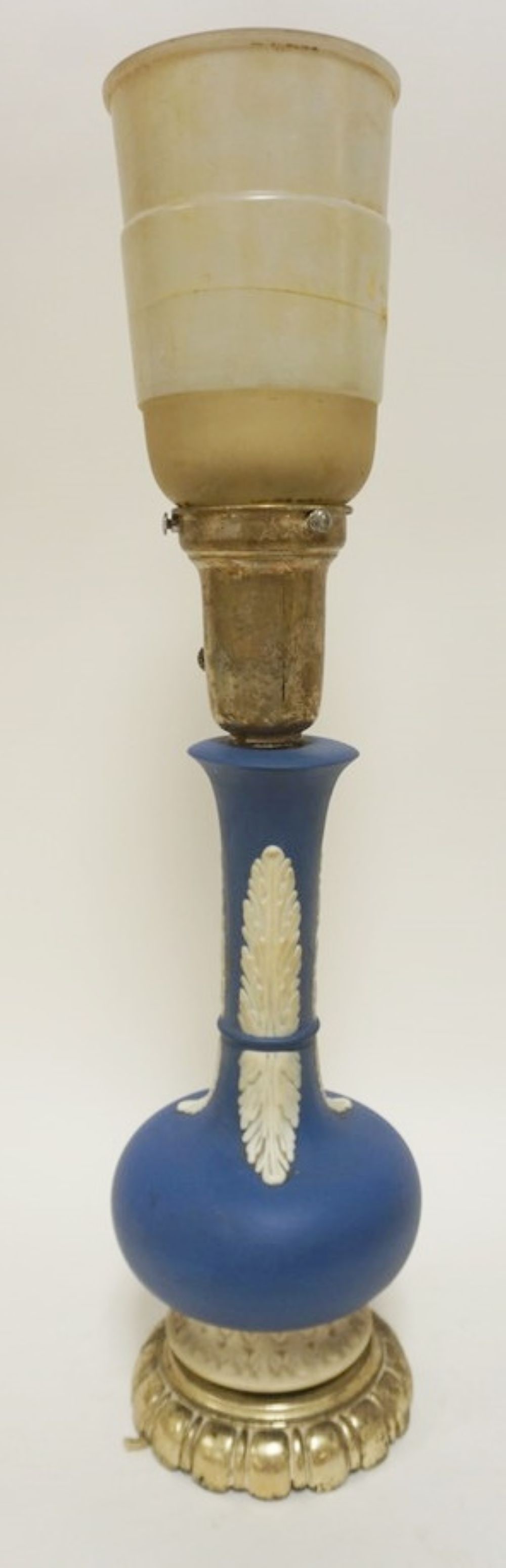 JASPER BLUE & WHITE TABLE LAMP: JASPER BLUE & WHITE TABLE LAMP, APPROXIMATELY 21 IN HIGH OVERALL