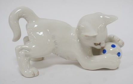 BOEHM KITTEN PLAYING FIGURE