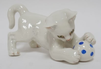 BOEHM KITTEN PLAYING FIGURE