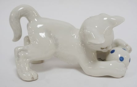 BOEHM KITTEN PLAYING FIGURE
