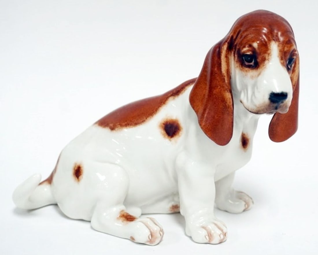 BOEHM PORCELAIN BASSETT HOUND FIGURE (1 of 4)