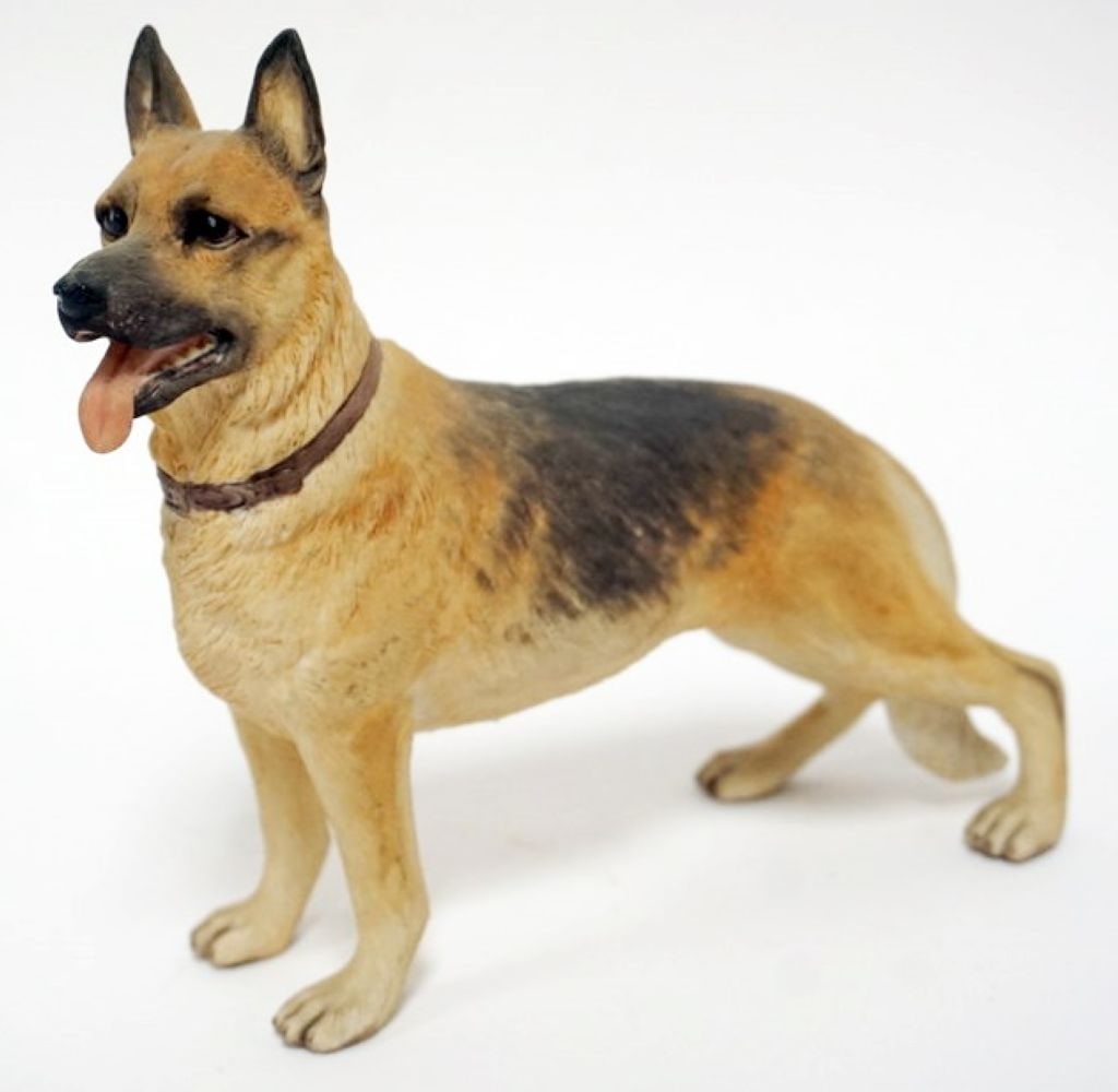 BOEHM PORCELAIN GERMAN SHEPARD FIGURE (1 of 4)