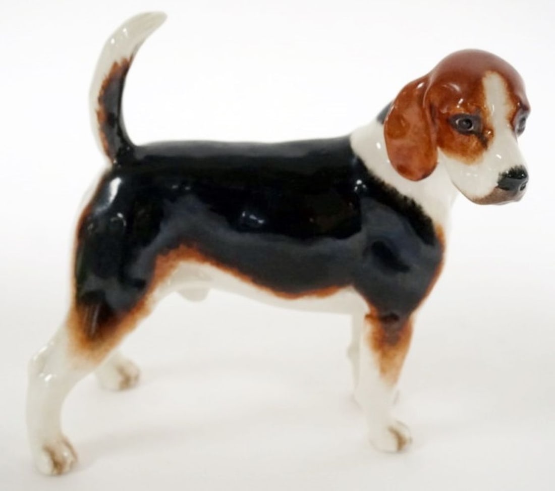 BOEHM PORCELAIN BEAGLE FIGURE (1 of 5)