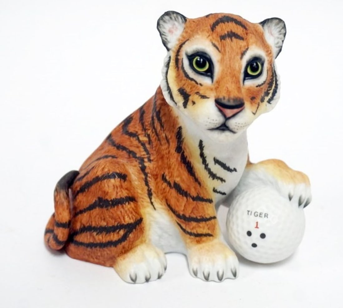 BOEHM PORCELAIN TIGER FIGURE: BOEHM TIGER FIGURE WITH PAW ON GOLF BALL, APPROXIMATELY 5 IN H