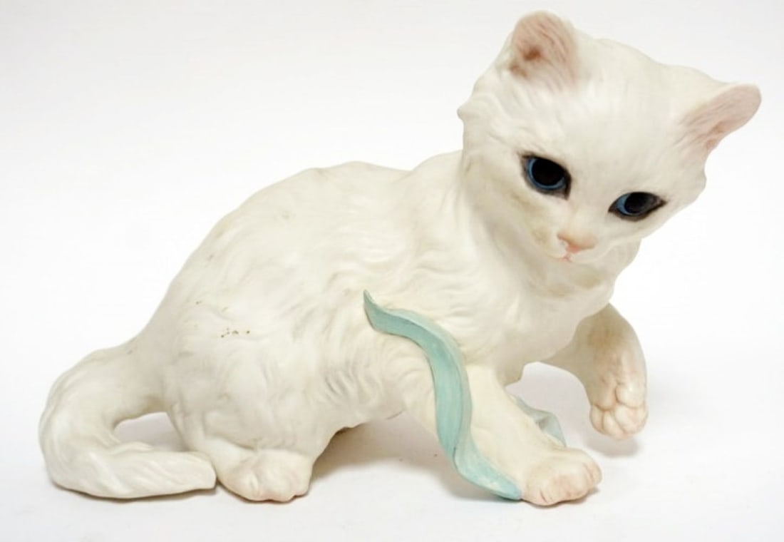 CYBIS KITTEN FIGURE: CYBIS KITTEN FIGURINE APPROXIMATELY 9 IN X 3 IN X 6 IN H