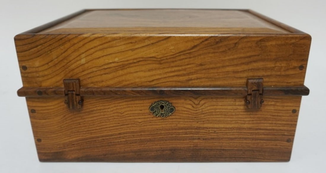 ROSEWOOD CIGAR HUMIDOR: ROSEWOOD CIGAR HUMIDOR, APPROXIMATELY 12 IN X 9 IN X 6 IN H
