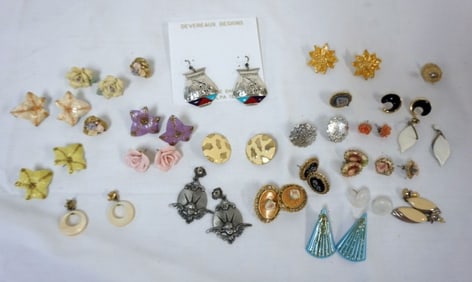 ASSORTMENT OF LADIES DESIGNER EARRINGS
