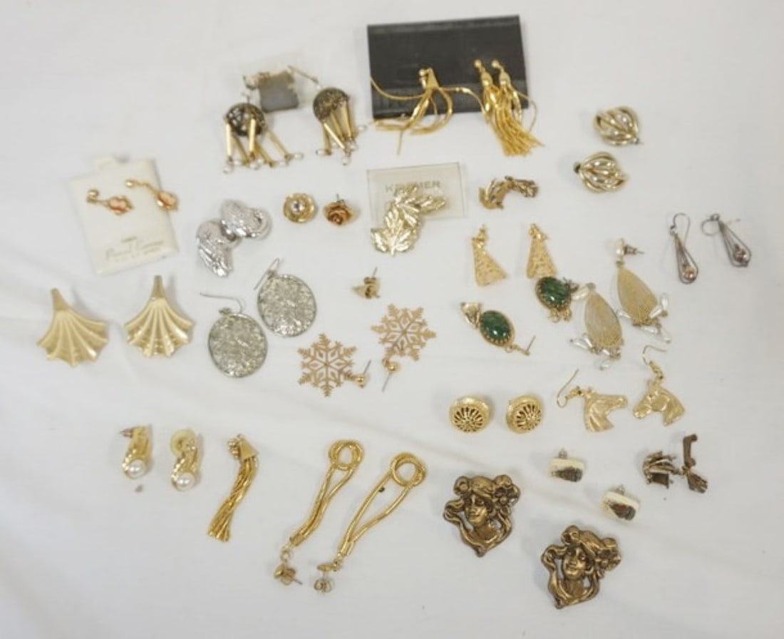 ASSORTMENT OF LADIES DESIGNER EARRINGS: ASSORTMENT OF 23 LADIES EARRINGS, SOME MARKED BY THE MAKER