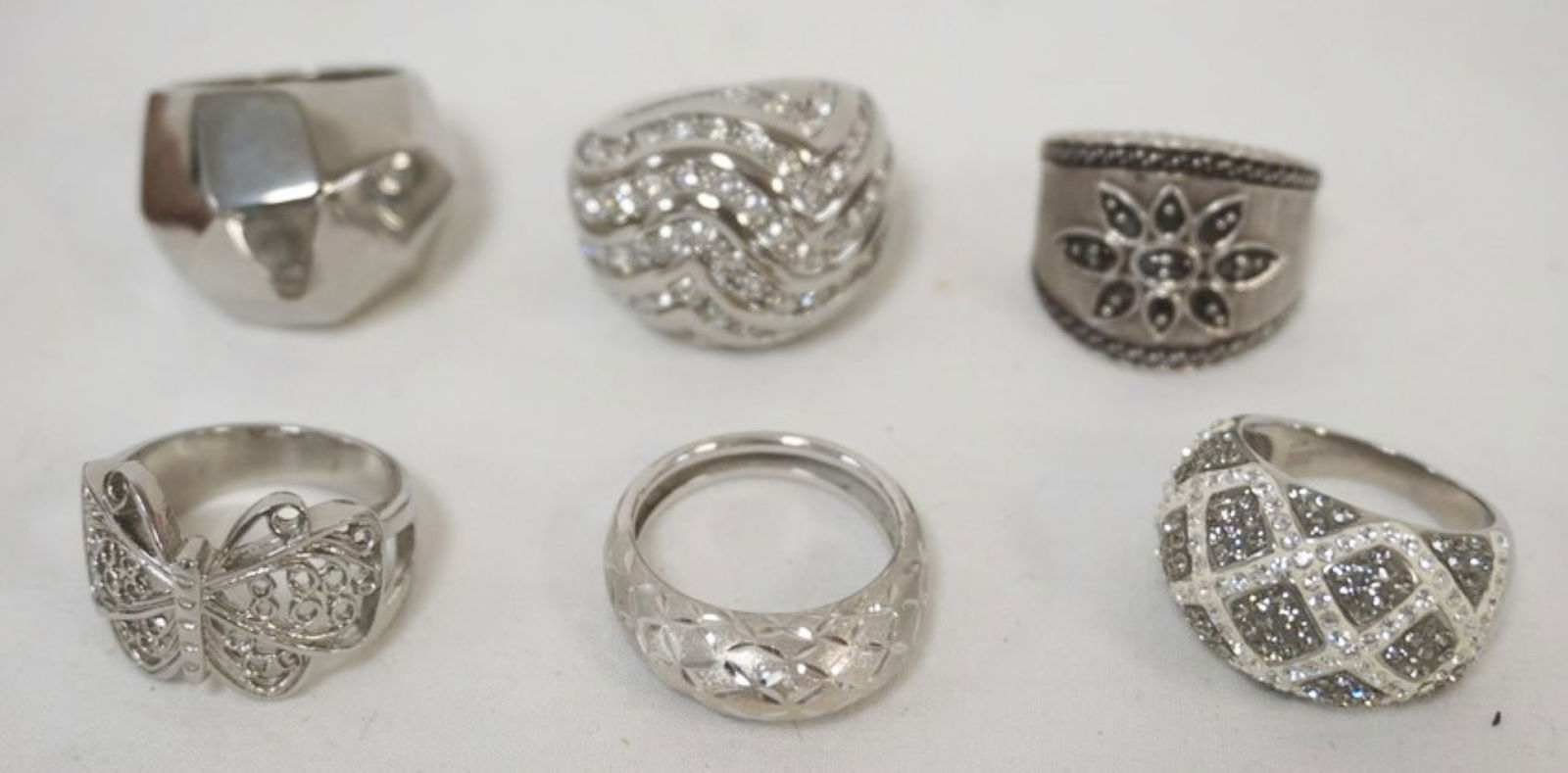 LADIES DESIGNER RINGS: 8 LADIES DESIGNER RINGS, SOME MARKED BY DESIGNER, 4 ARE APPROXIMATELY SIZE 9, ONE IS APPROXIMATELY SIZE 8 1/2 AND THE LAST IS APPROXIMATELY SIZE 8 1/4