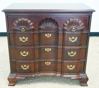 VINTAGE LINEAGE MAHOGANY CHEST