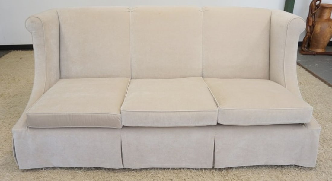UPHOLSTERED BENCH STYLE SETTEE (1 of 5)